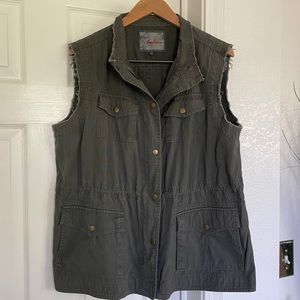Cargo Vest Army Green